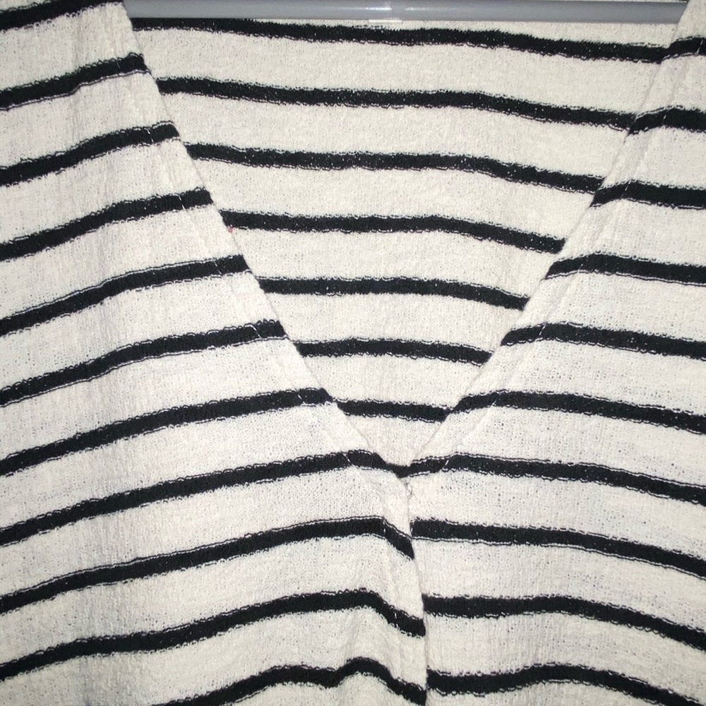 Texture & Thread top - Picture 2 of 3